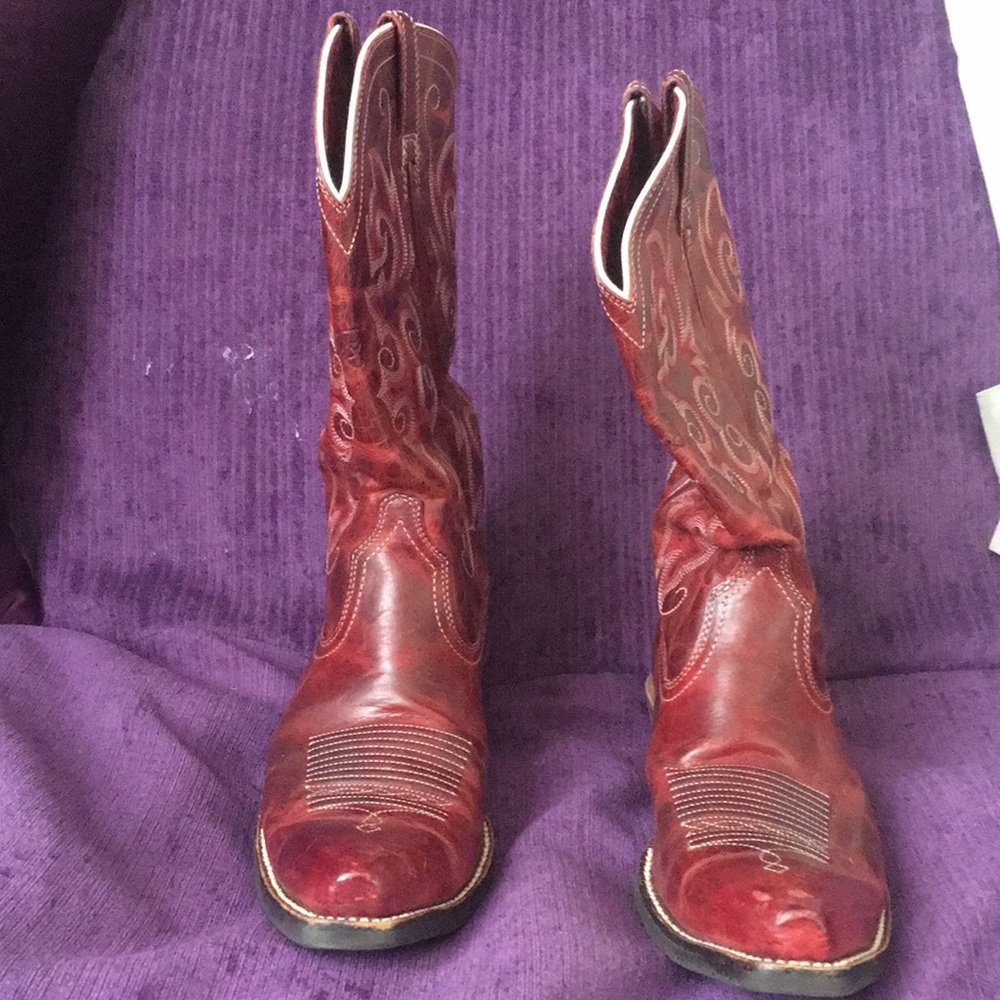Cool red urban cowboy boots!